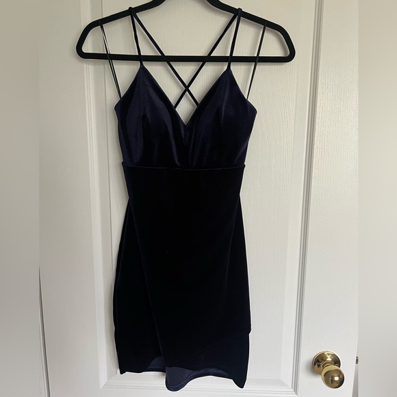 ENVY+GRACE NAVY BLUE VELVET MINI DRESS WITH CRISSCROSS OPEN BACK DESIGN - Picture 3 of 5